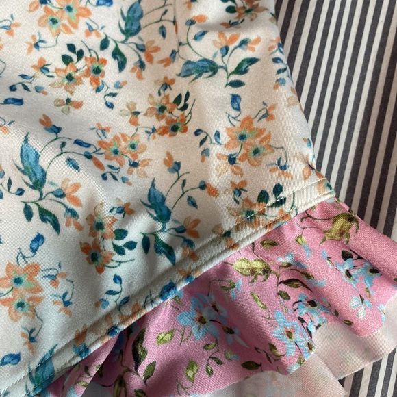 Adorable strappy floral one piece swimsuit - Picture 2 of 3